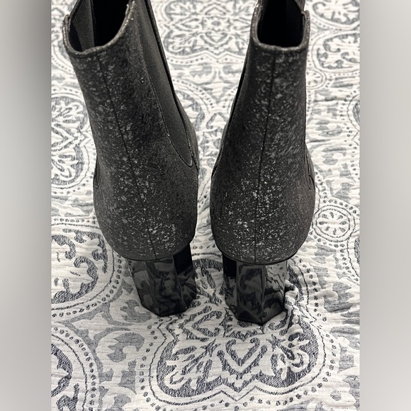 Donald Pliner Laila Booties Silver Glitter Suede Octangular Heel Sz 7M - Picture 5 of 11